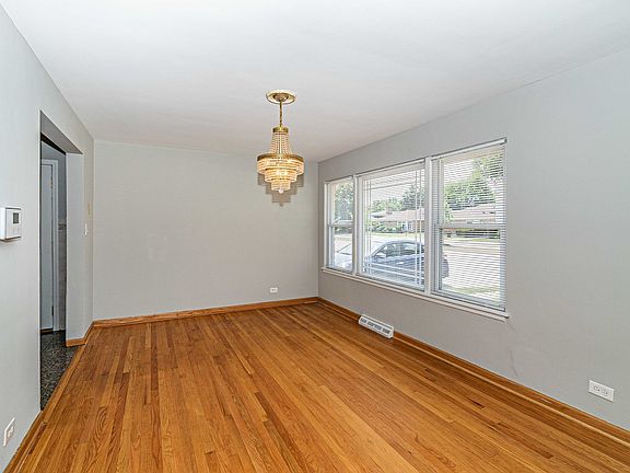 4th image of 3951 W Sherwin Ave