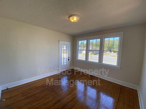 3rd image of 110 Chatham Ln