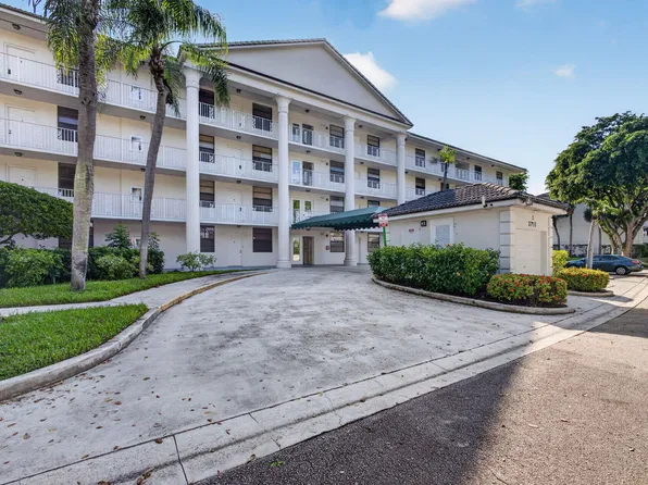 3710 WHITEHALL Drive #401, West Palm Beach, FL 33401