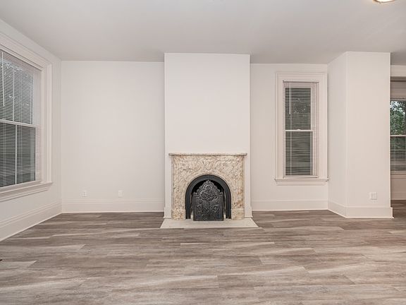 5th image of 26 E Hollister St