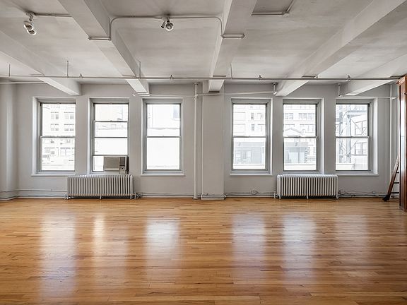 3rd image of 241 W 36th St APT 12R