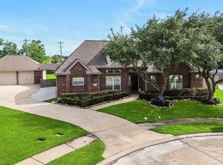 910 High Ridge Cir, Friendswood, TX 77546
