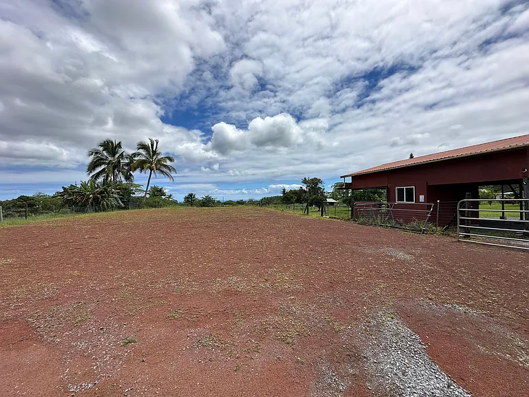 1050 Ainalako Rd — Photo 3