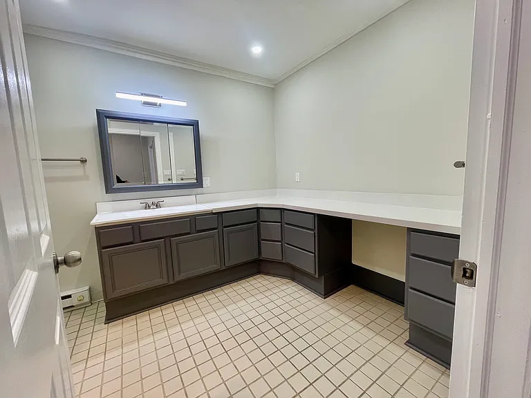 1005 Frankford Ave #2 — Photo 32