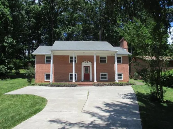 4002 Essex Rd, Pikesville, MD 21207