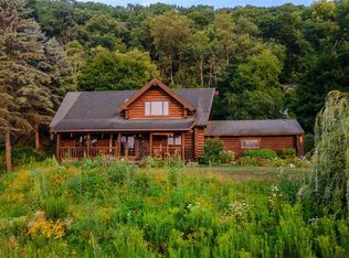 1033 Butternut Ln, La Crescent, MN 55947