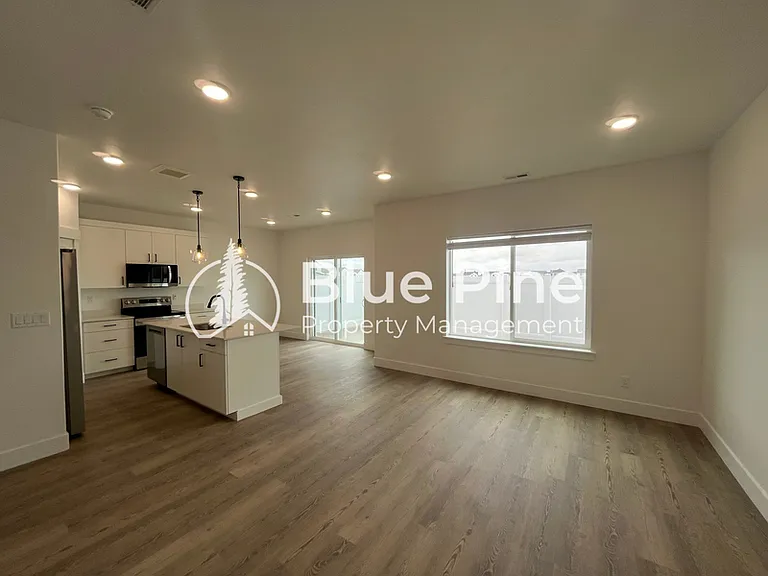 1195 Jaylee Dr #1 — Photo 2