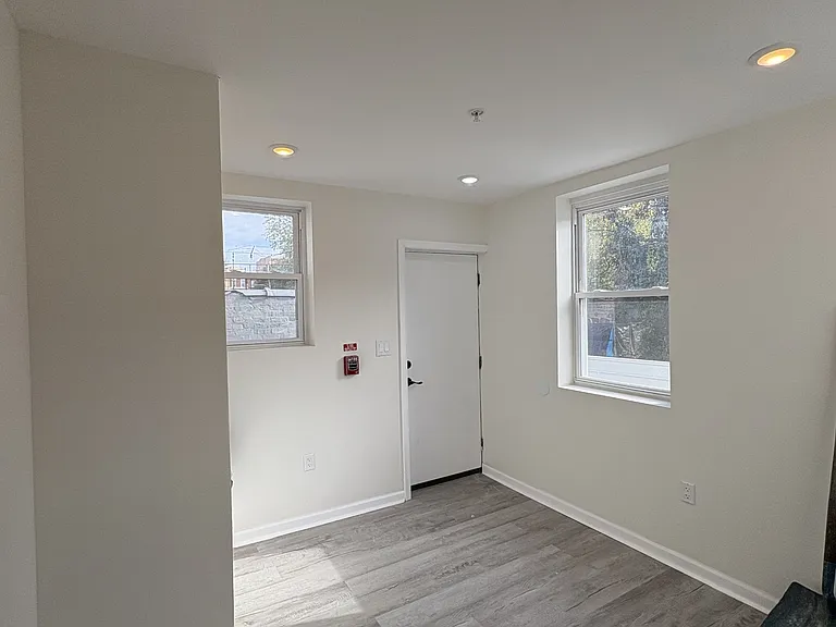 3625 N 22nd St — Photo 9