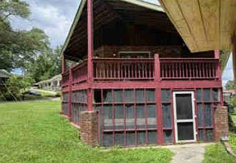 2nd image of 812 Orchard Ter