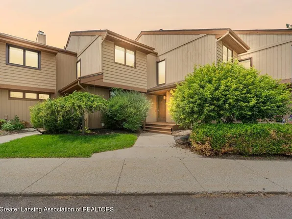 5389 Wild Oak Dr, East Lansing, MI 48823