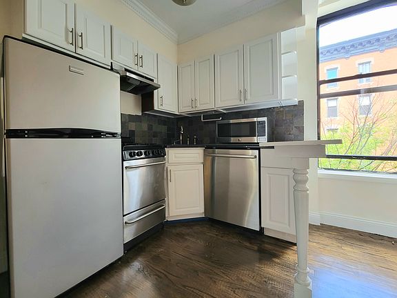 2nd image of 130 E 4th St APT 7