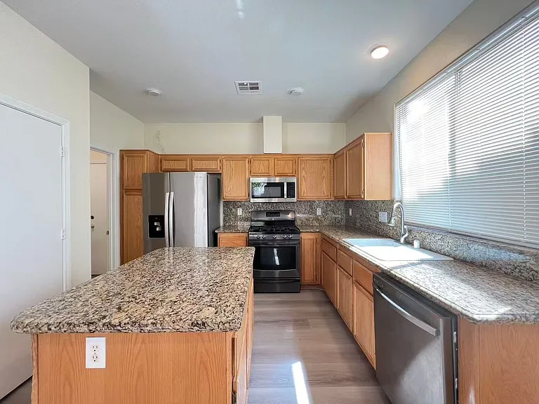 8480 Garnet Peak Ct — Photo 9
