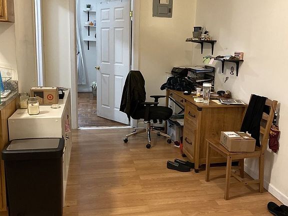 5th image of 2332 28th St APT 1F