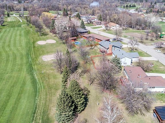 4th image of 2413 Fairway Dr