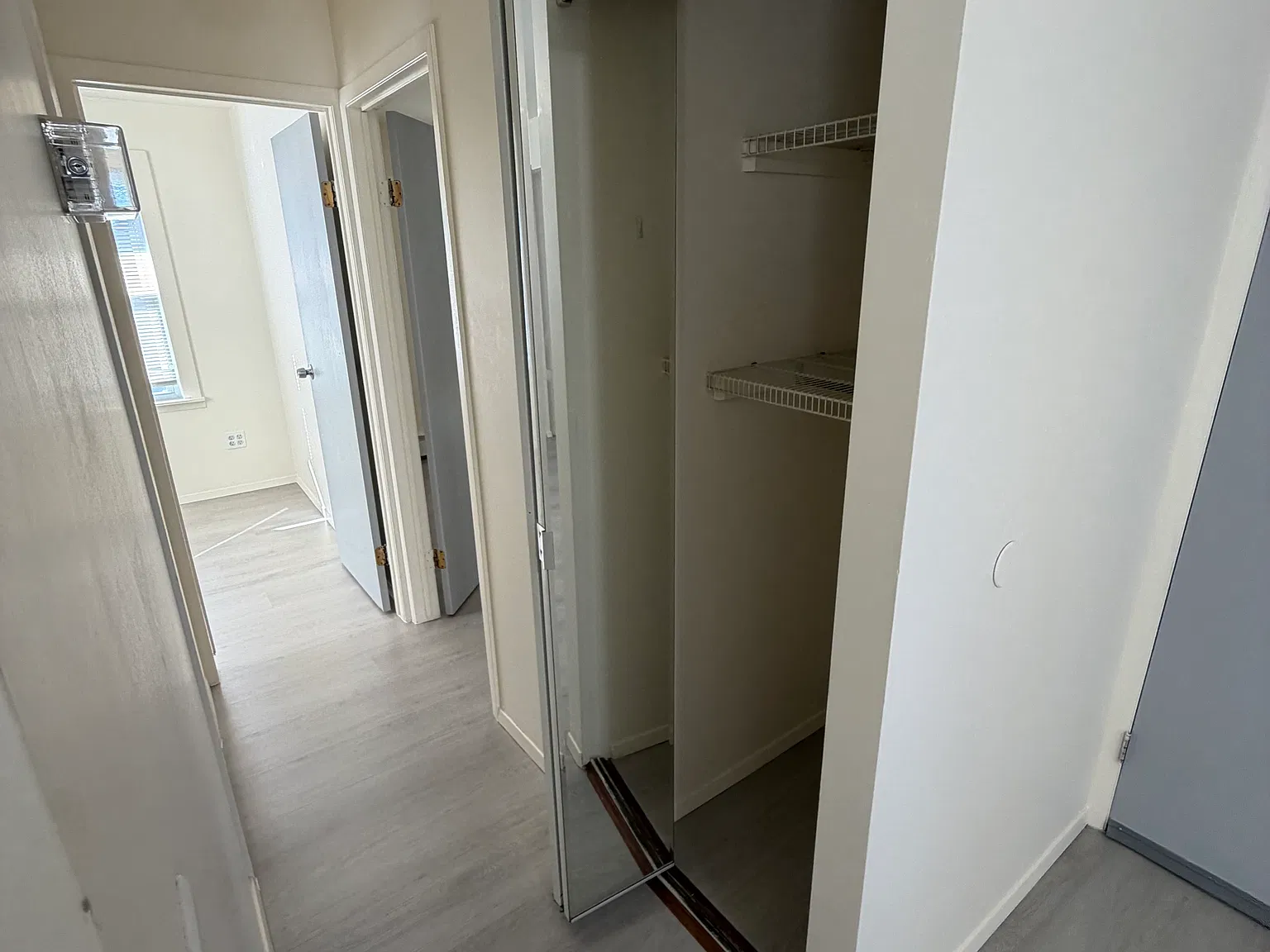 2 bed, 500 sqft, $2,400 — Photo 4