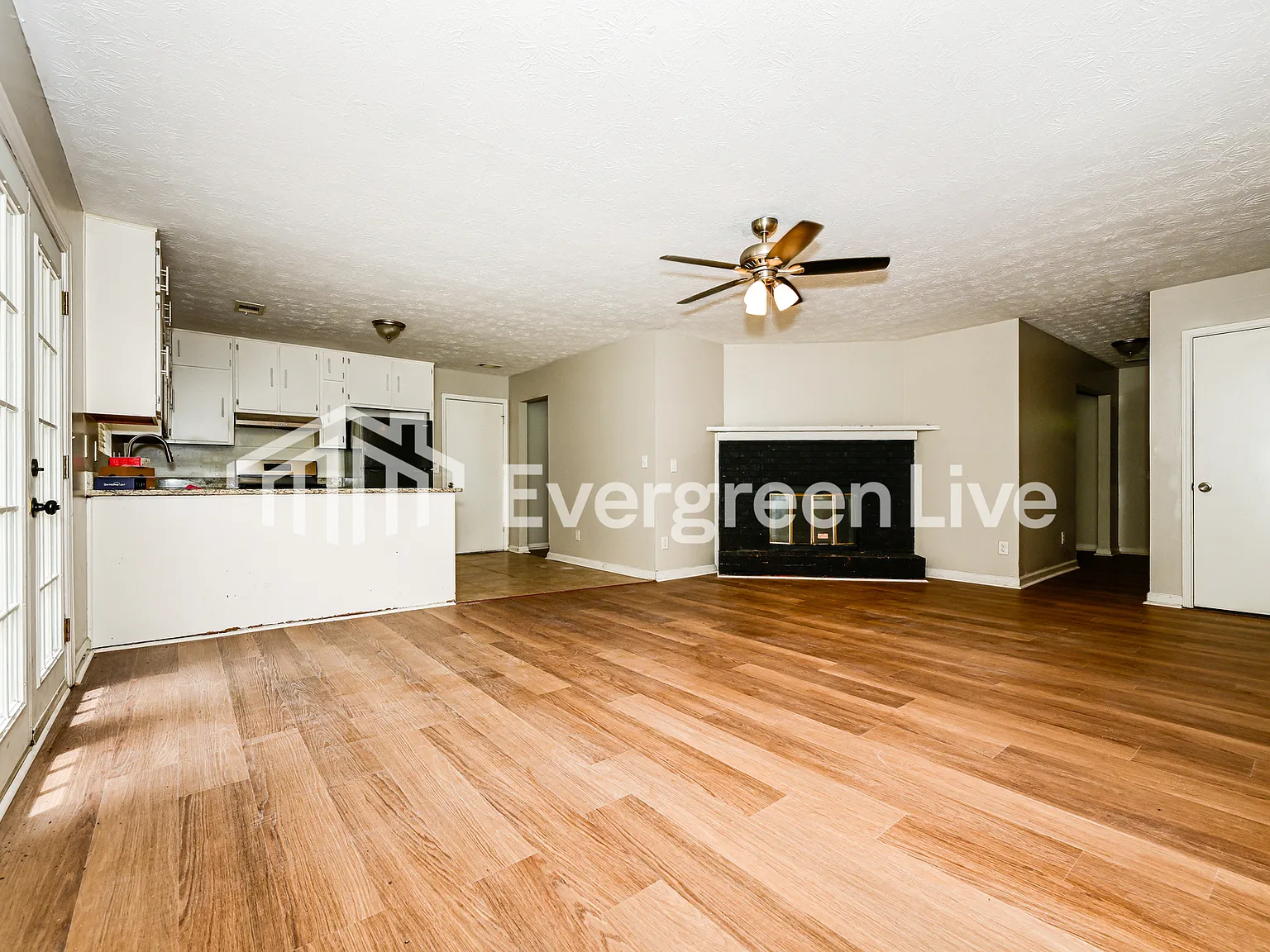 4 bed, 3.0 bath, 2163 sqft, $1,645 — Photo 3
