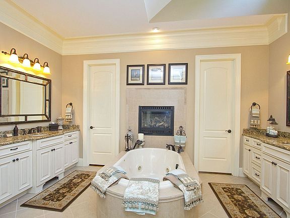 ELEGANT OWNERS RETREAT