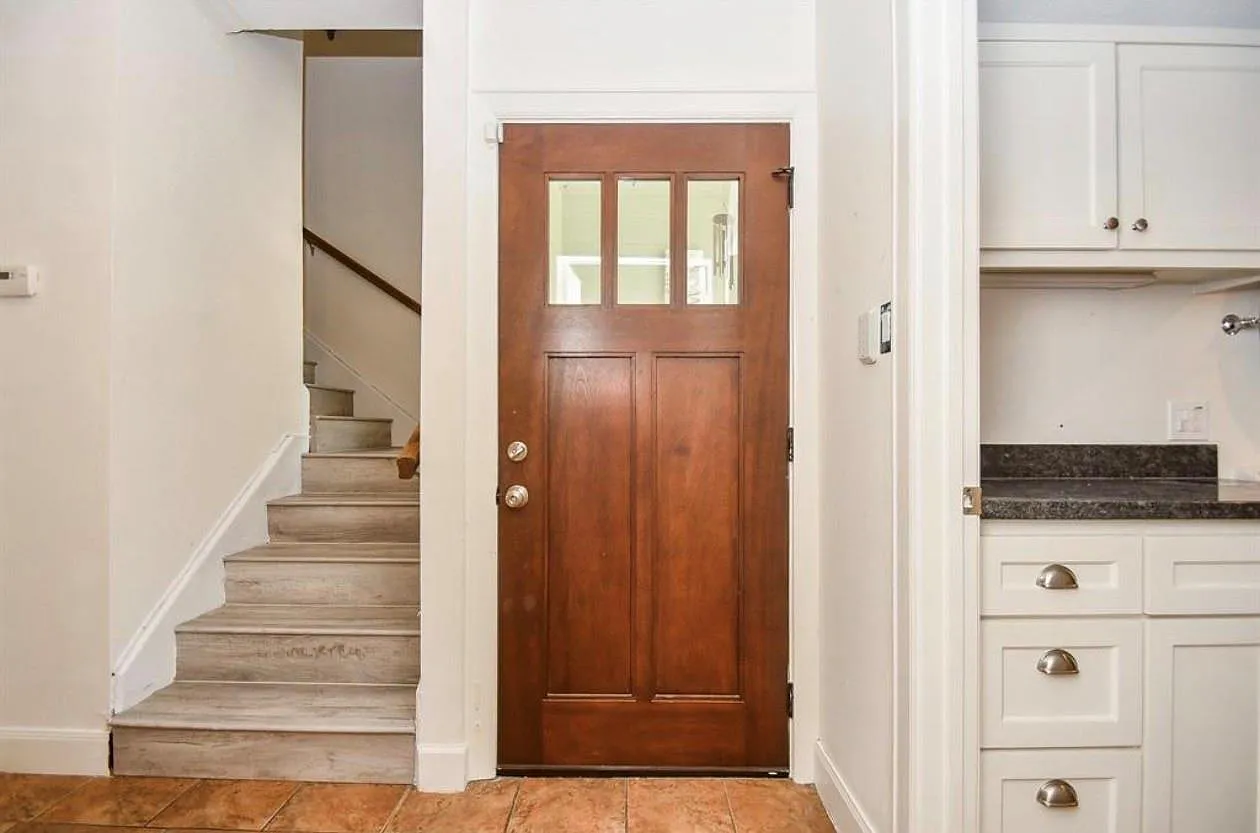 4 bed, 3.0 bath, 2266 sqft, $2,600 — Photo 3