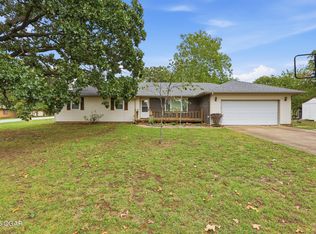 9012 Elm Dr, Joplin, MO 64804