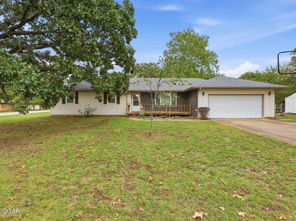 9012 Elm Dr, Joplin, MO 64804