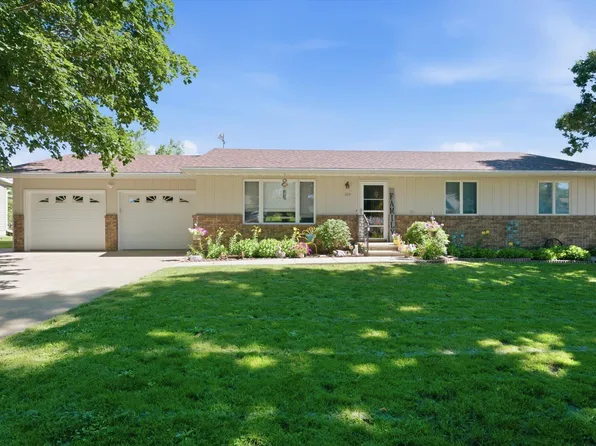 109 Linden Dr, Woodbine, IA 51579