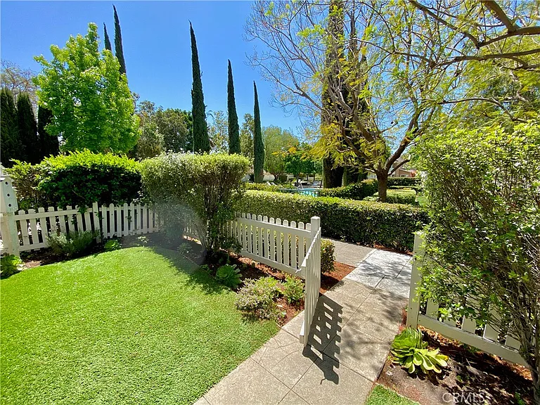13070 Arborwalk Ln — Photo 3