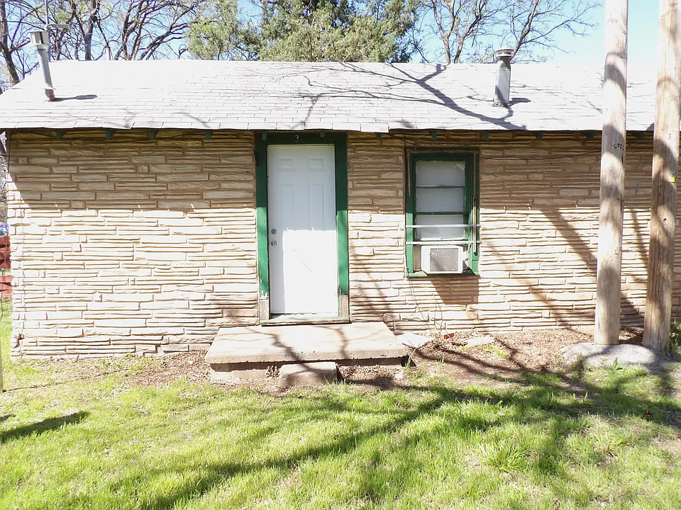 1214 SW D Ave #3