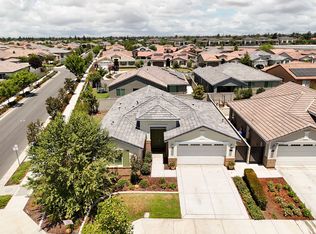 11624 Hollybrook Ln, Bakersfield, CA 93311