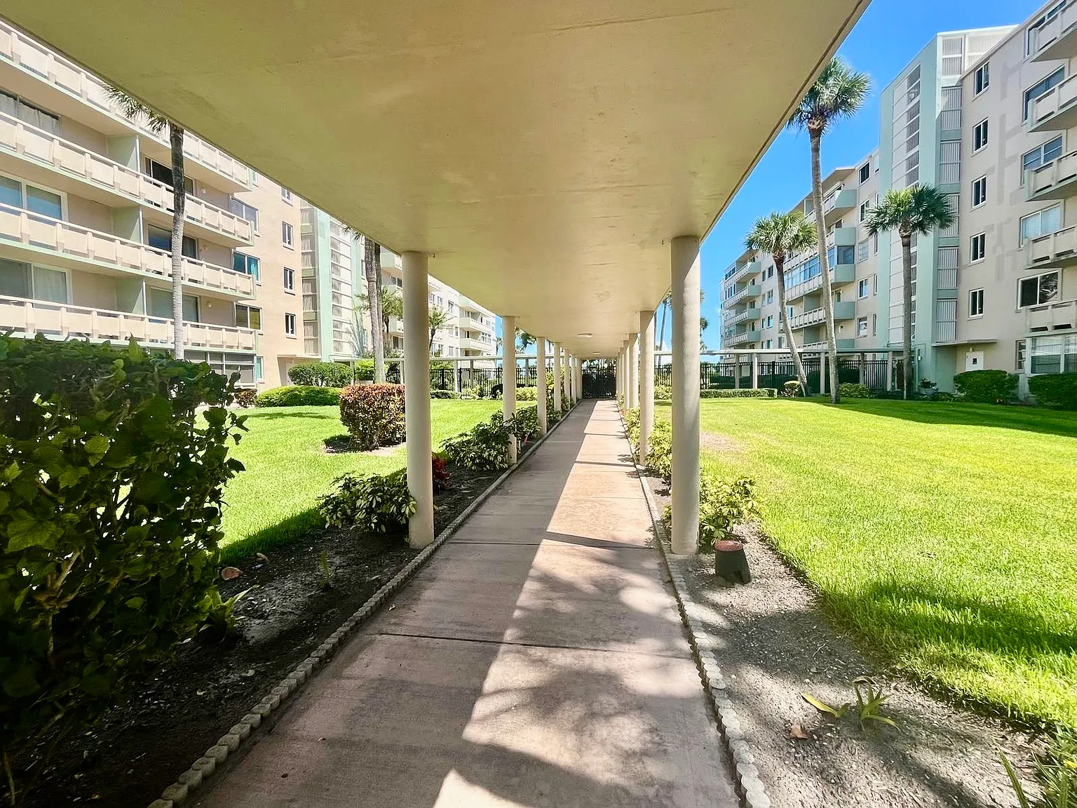 2 bed, 816 sqft, $2,300 — Photo 3