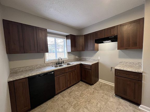 3rd image of 4643 Auburn Rd