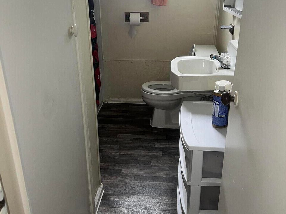 2nd image of 2501 Buffalo St