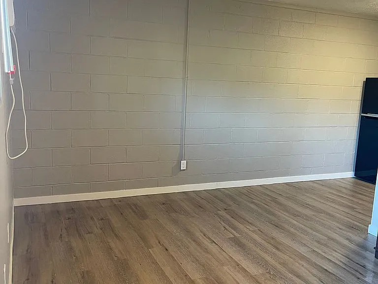 845 S Market Ave — Photo 6