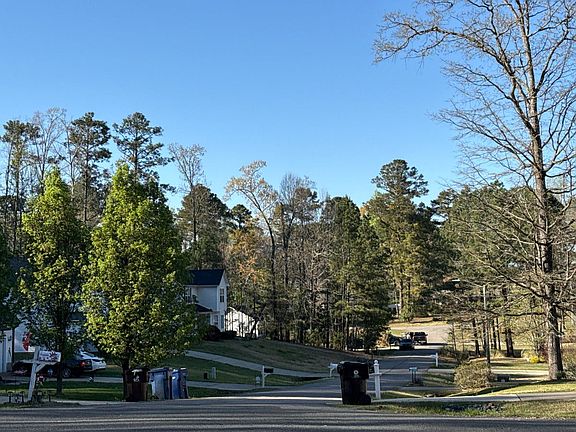 4th image of 2905 Forest Glen Dr