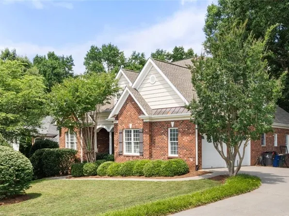 4205 Holly Hill Ln, Winston Salem, NC 27106