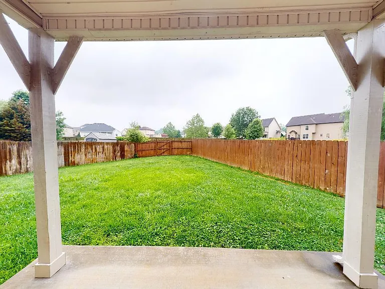 733 Cavalier Dr — Photo 14