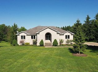 11045 Forest Oaks Dr, Chardon, OH 44024