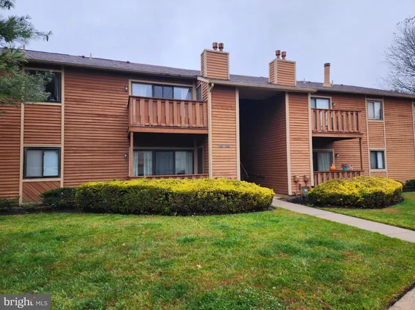 307 Woodhollow Dr, Marlton, NJ 08053