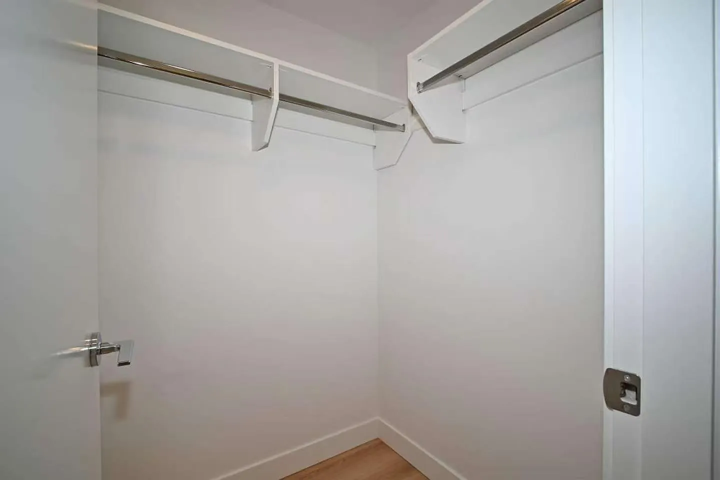2 bed, 776 sqft, $3,000 — Photo 4