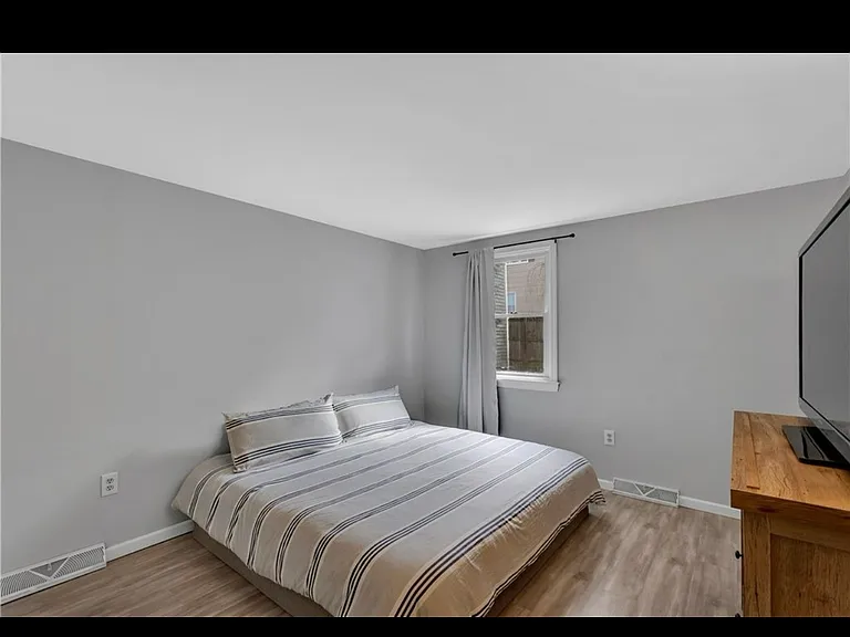 60 Gregory St S — Photo 17