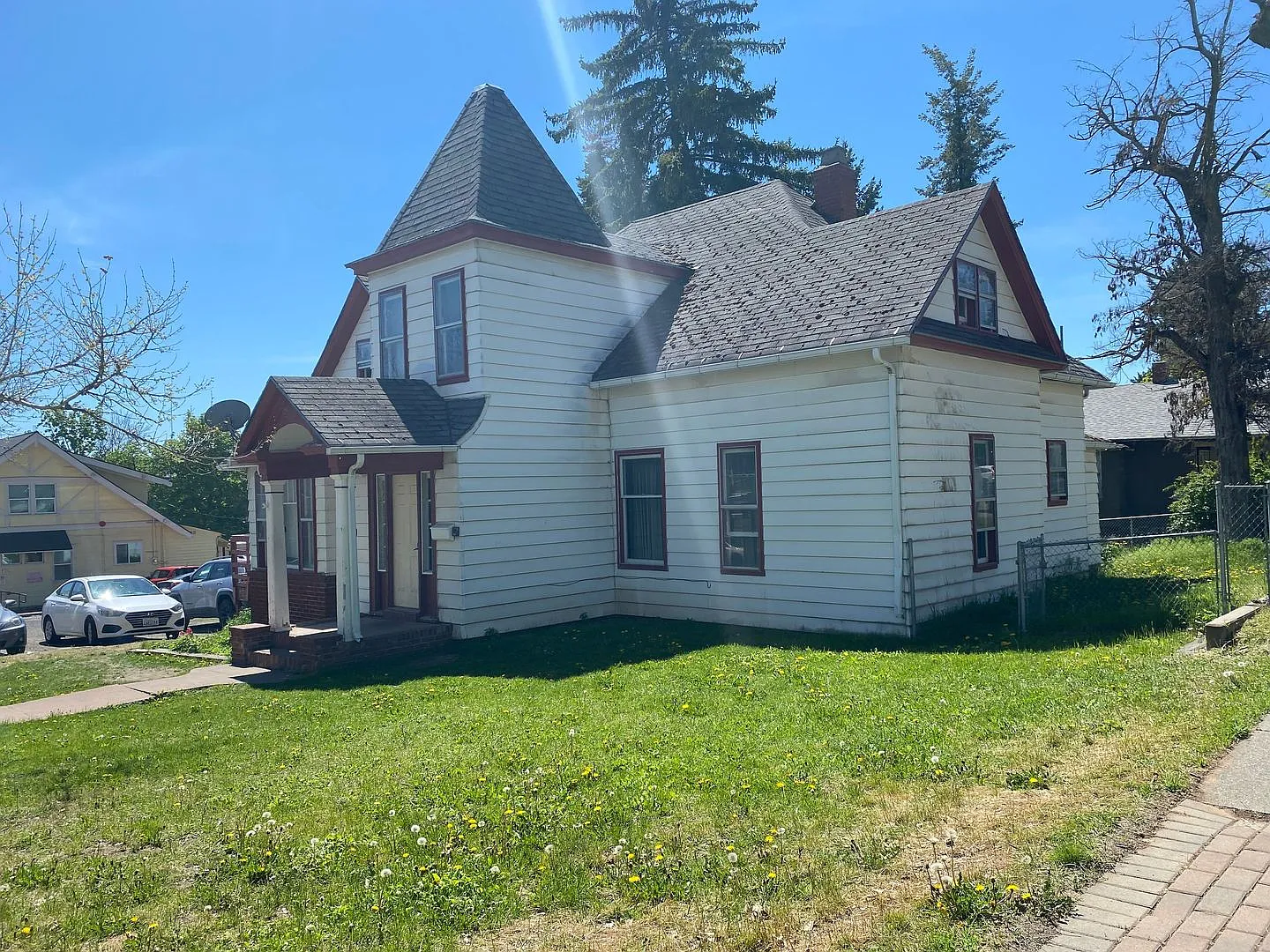 320/322 College Ave — Photo 2