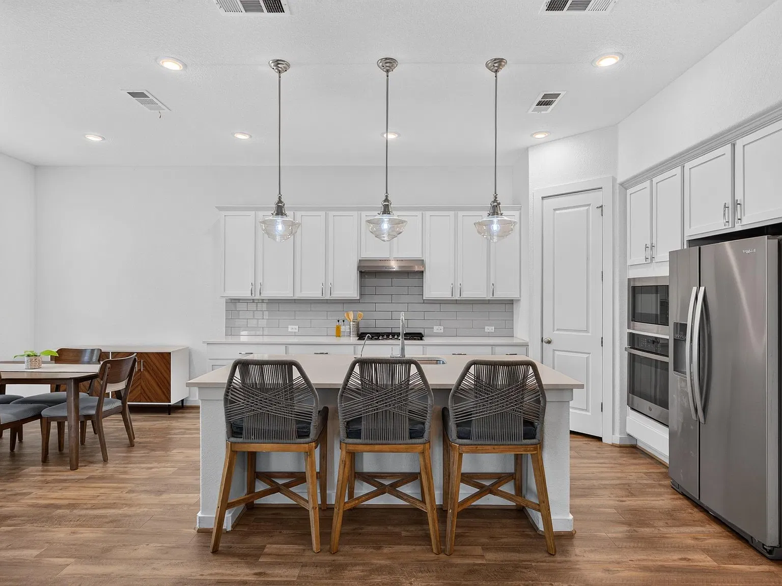 4 bed, 4.0 bath, 3505 sqft, $3,600 — Photo 4
