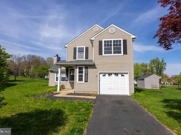 14 S Ascot Ct, Newtown, PA 18940