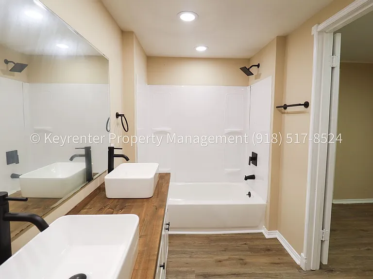 504 W Chestnut St — Photo 21