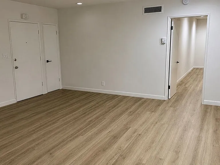5400 Newcastle Ave #68 — Photo 4