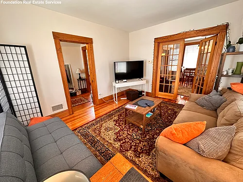 16 Middle St Photo 1