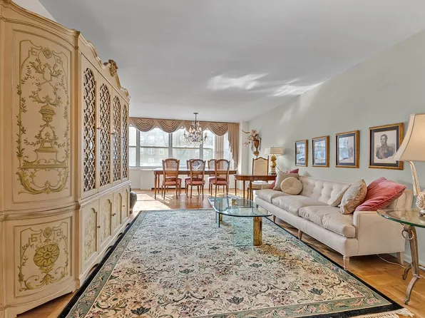 18-65 211th St #1-F, Bayside, NY 11360