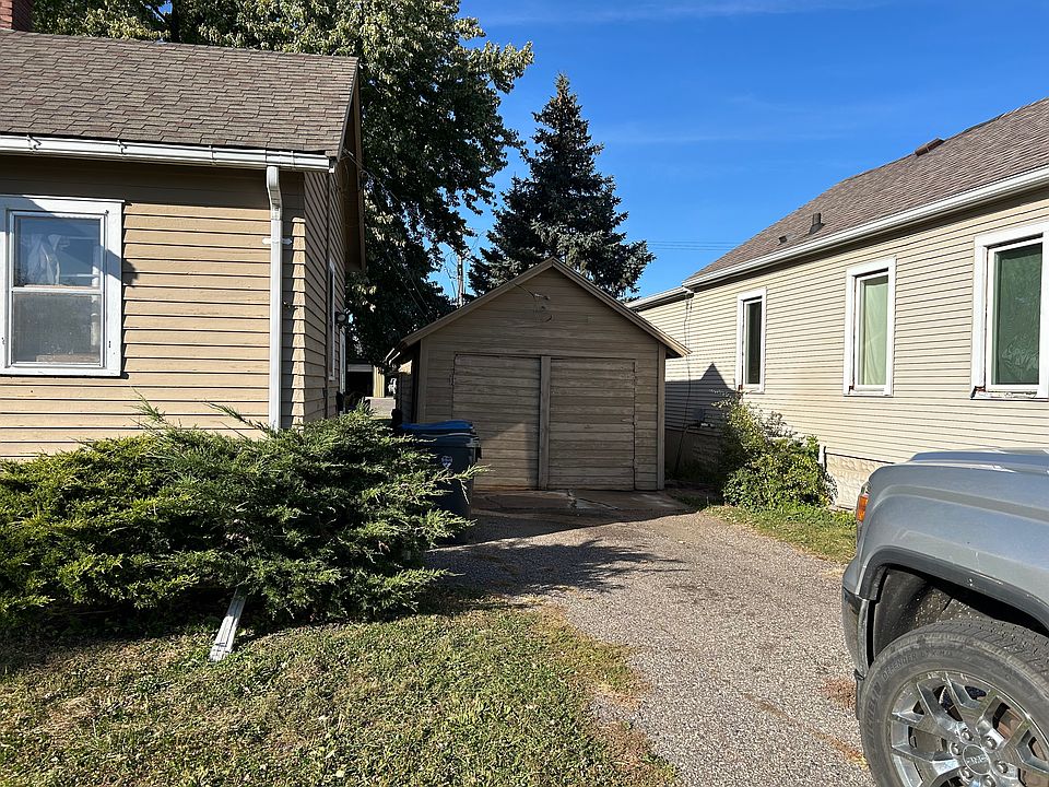 2nd image of 402 Belle Ave