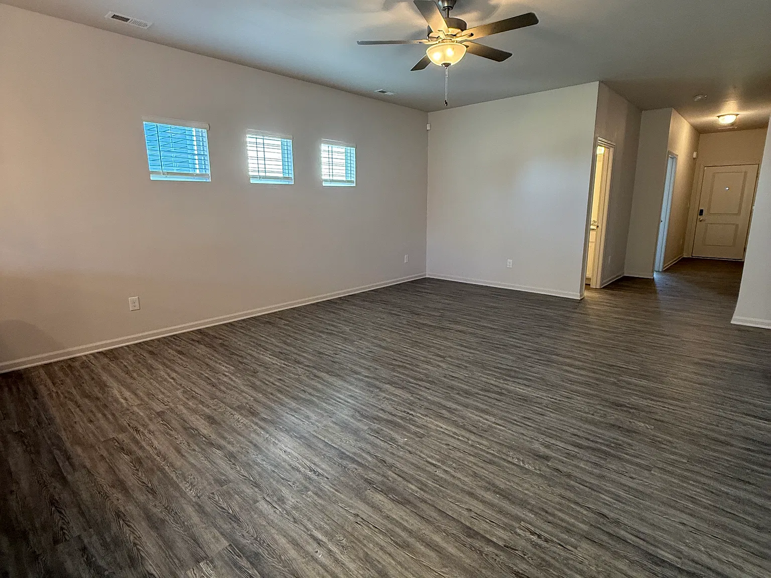 3 bed, 100 sqft, $2,315 — Photo 2