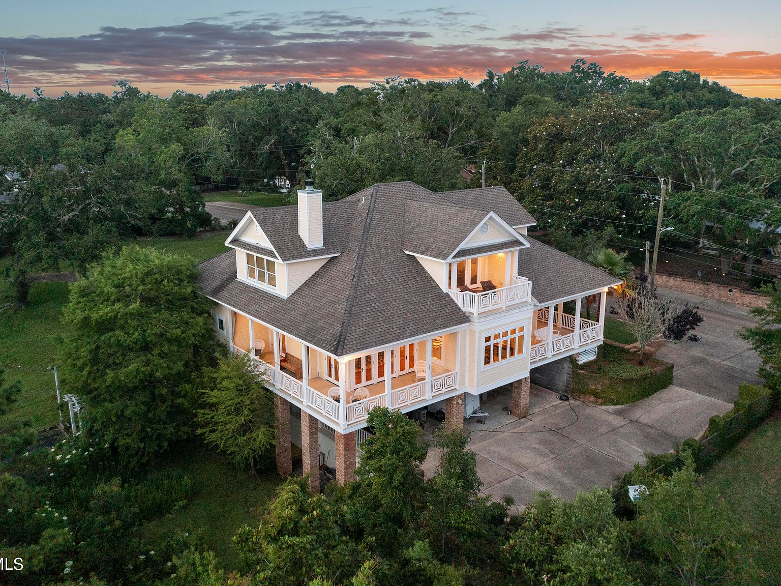 207 Washington Ave, Ocean Springs, MS 39564 Zillow