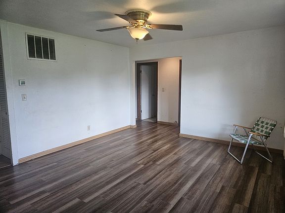 4th image of 208 W 18th St